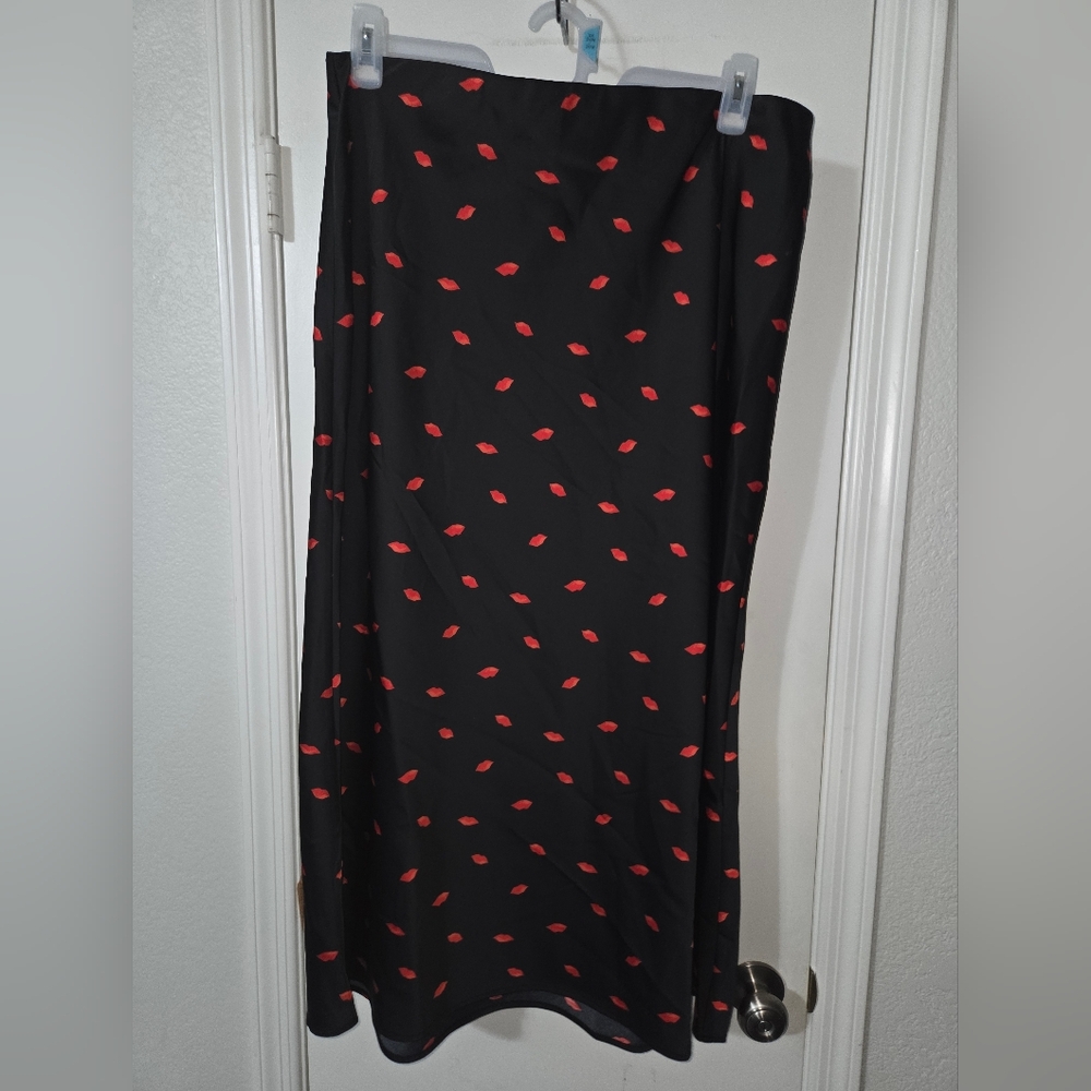 a new day Black Maxi Skirt with Red Lips Print